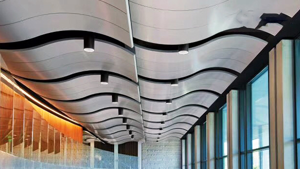 What is the reason that affects the price of fluorocarbon aluminum veneer?