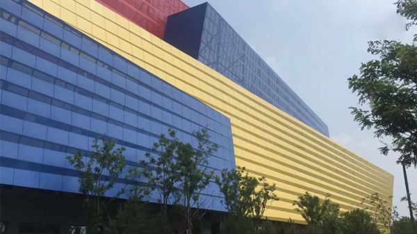What are the excellent properties of fluorocarbon aluminum veneer curtain wall on the market?