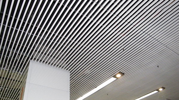 The tall office aisle chooses the color of the aluminum square ceiling ceiling effect diagram.