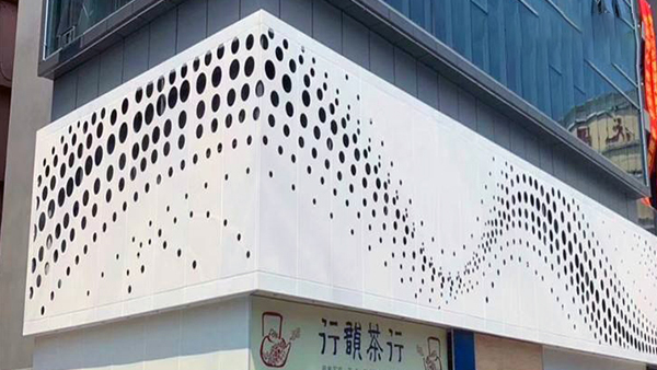 On the comparison and characteristics of fluorocarbon and polyester aluminum veneer