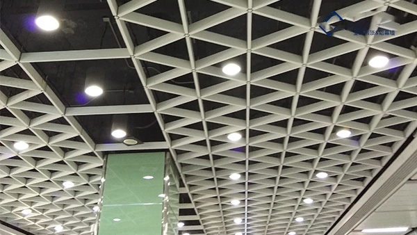 Aluminum gusset ceiling | aluminum square ceiling | aluminum grille ceiling | aluminum gusset ceiling | aluminum veneer curtain wall manufacturer-Foshan kaimai ceiling curtain wall-page 98天花用什么材质的好