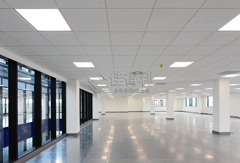 Aluminum gusset ceiling (36)