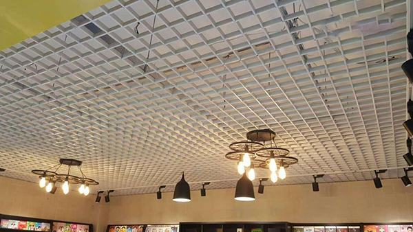 Aluminum grille manufacturers teach you what size aluminum grille ceiling to use in restaurant aisles
