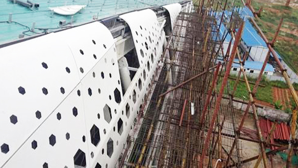 Do you know what causes aluminum veneer paint to fall off?