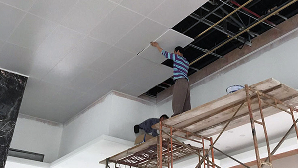 Aluminum gusset ceiling | aluminum square ceiling | aluminum grille ceiling | aluminum strip gusset ceiling | aluminum veneer curtain wall manufacturer-Foshan Kaime ceiling curtain wall-page 94 施工条件以及安装注意事项「凯麦」建材