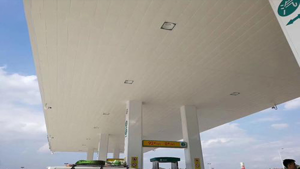 Why does the ceiling of gas station use windproof aluminum strip buckle ceiling