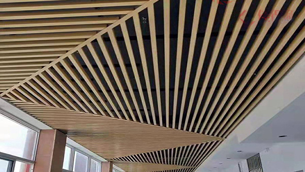办公室过道木纹Aluminum gusset ceiling | aluminum square ceiling | aluminum grille ceiling | aluminum gusset ceiling | aluminum veneer curtain wall manufacturer-Foshan kaimai ceiling curtain wall-page 72