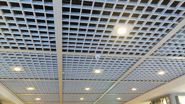 Kindergarten ceiling aluminum grille ceiling PK aluminum square ceiling?