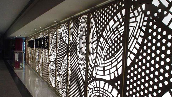 The porch frame door head window decoration choose to use aluminum veneer