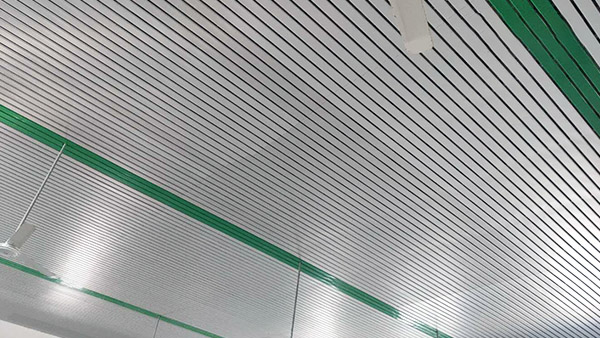 Guangdong Aluminum Strip Buckle Ceiling Manufacturers Tell Which Type of Aluminum Strip Buckle Plate to Choose for Station Ceiling